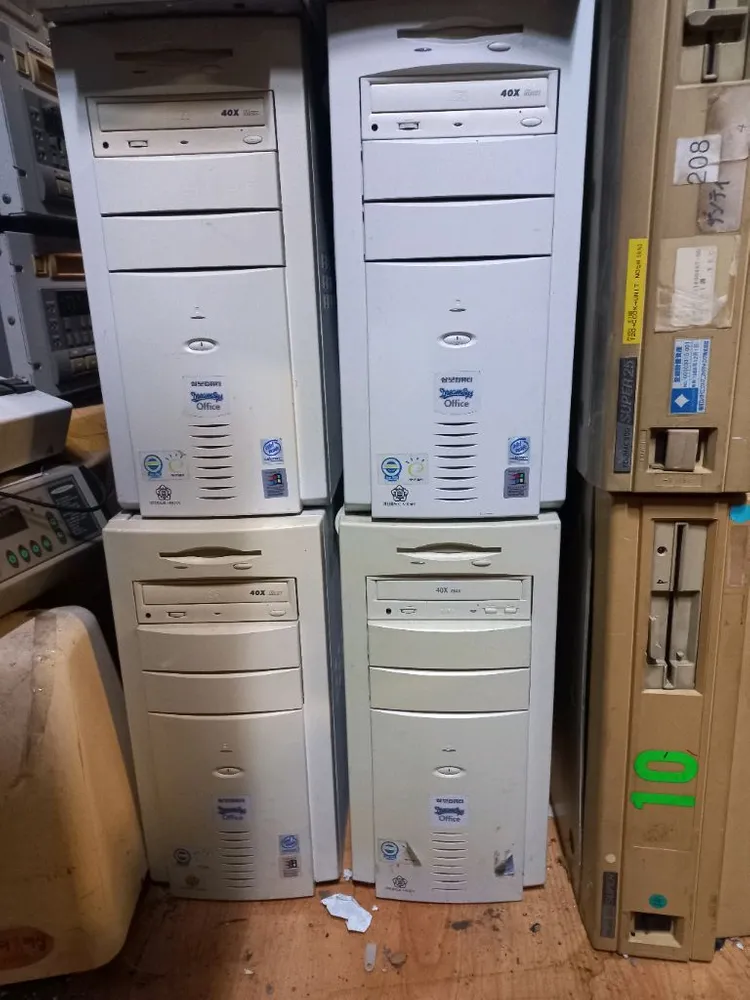 세기말 고전 컴퓨터 와 브라운관 모니터 레트로 PC CRT모니터 옛날 컴퓨터 8세트 정리 삼보 드림시스 컴퓨터 이미지