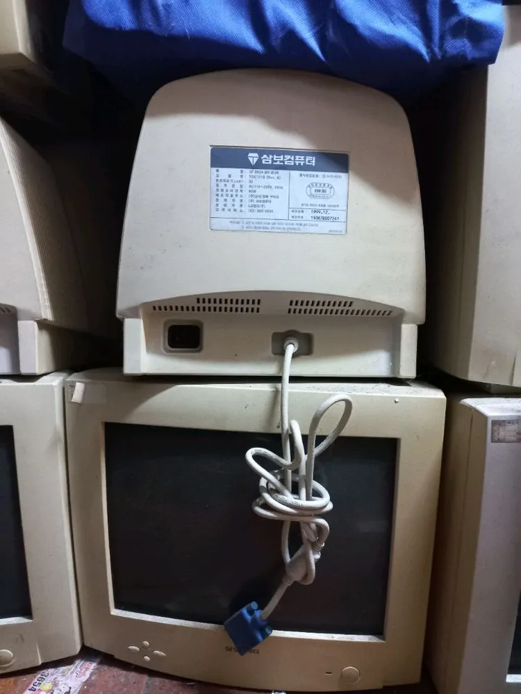 세기말 고전 컴퓨터 와 브라운관 모니터 레트로 PC CRT모니터 옛날 컴퓨터 8세트 정리 삼보 드림시스 컴퓨터 이미지