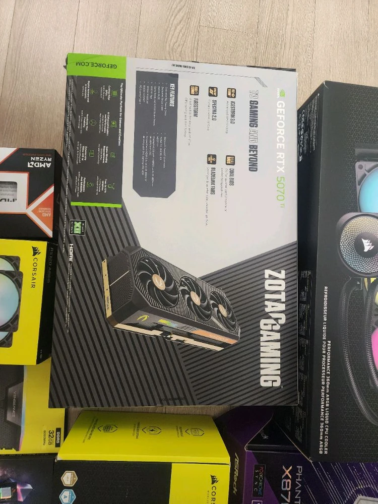커세어 감성 컴퓨터 9800x3d 5070ti 이미지
