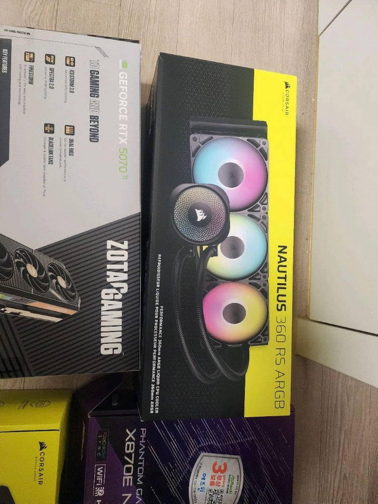 커세어 감성 컴퓨터 9800x3d 5070ti 이미지