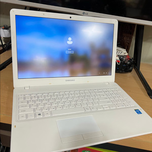 삼성 노트북 화이트 5세대 SSD 슬림형 이미지