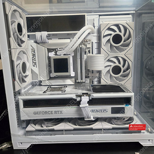 리안리 비전 컴팩트 9800x3d,5090어마 완본체 이미지