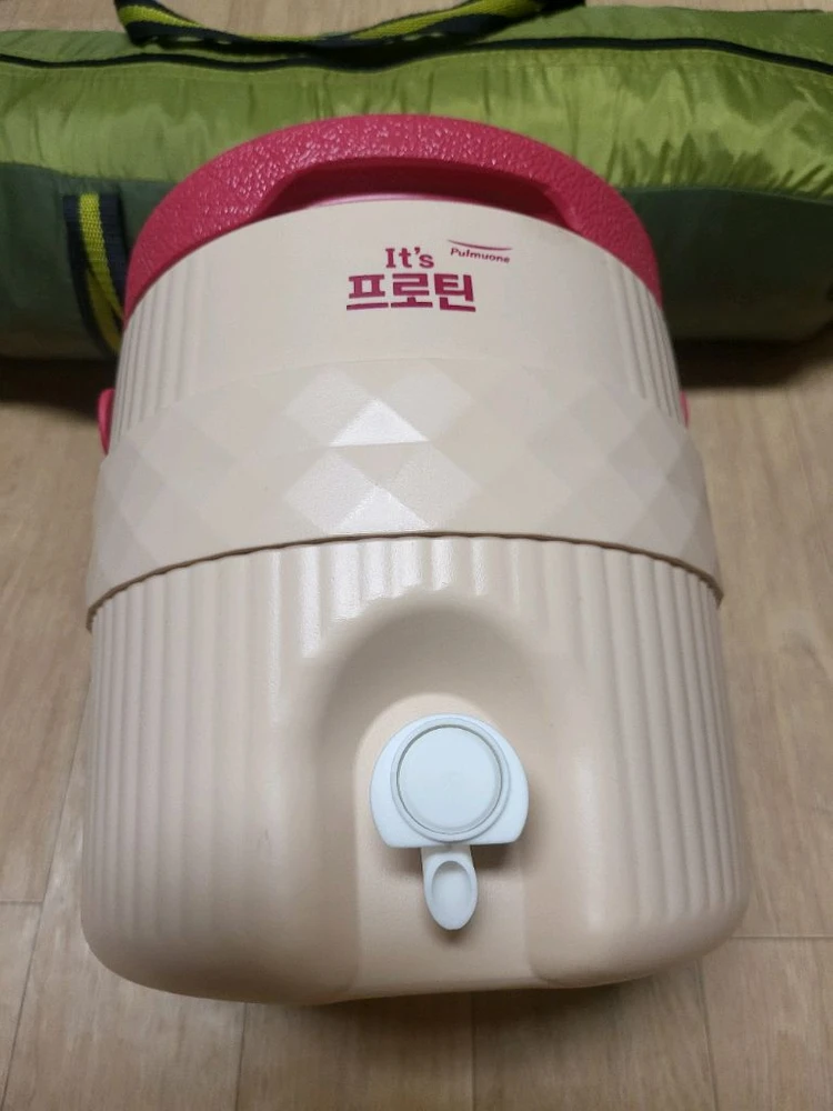빅텐 그늘막 텐트 + 풀무원 물병 이미지
