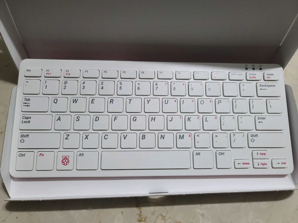 라즈베리파이 400 키보드 컴퓨터 이미지