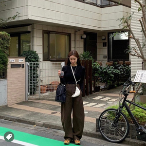 르메르 크루아상 코인 펄스 크로스바디 지갑가방. 보테가프라다구찌디올샤넬막스마라산드로마쥬버버리마랑타임마인한섬 이미지