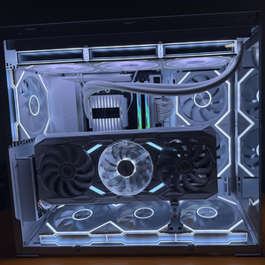 9800x3d rx9070xt 64gb 화이트 컴퓨터 본체 이미지