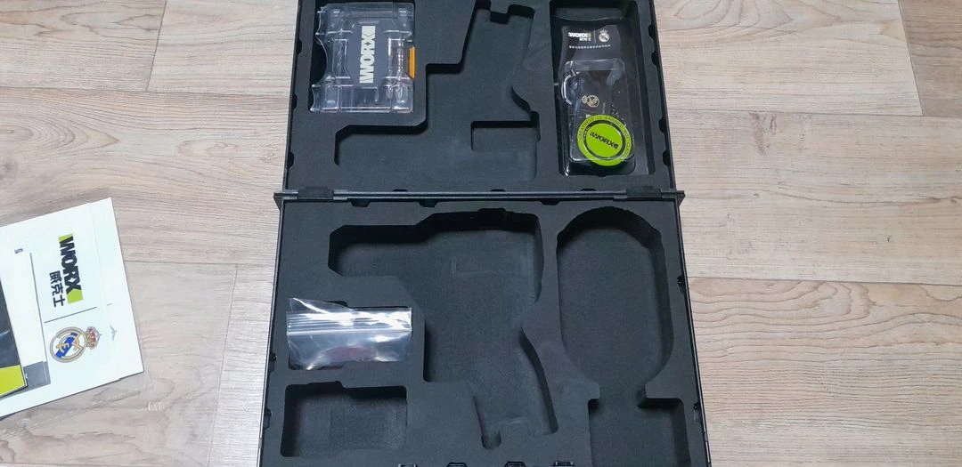 WORX 12V WU135 한정판 케이스 이미지