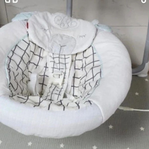아기 바운서 이미지