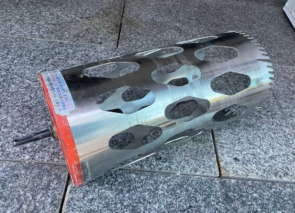 스티로폼 롱홀캇타 단열재 롱홀쏘 152x310mm/SDS PLUS타입 롱홀커터 상태 좋아요. 이미지
