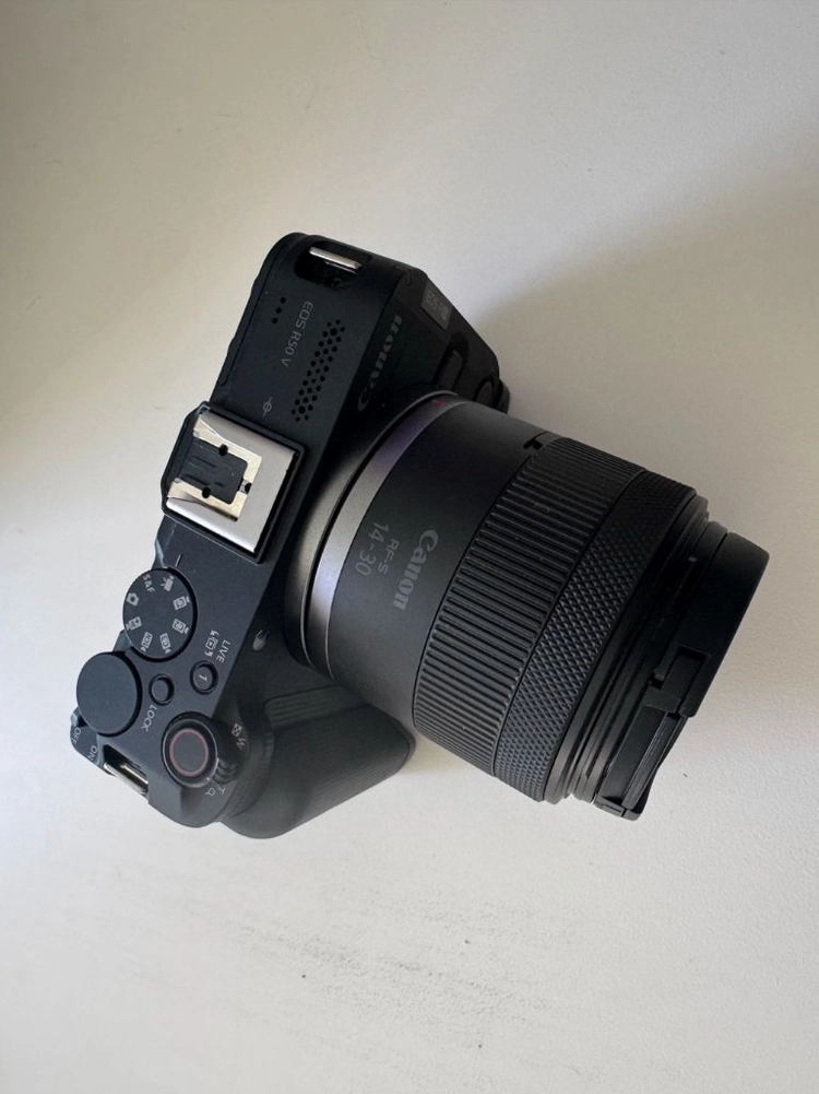 캐논 EOS R50v 미러리스 카메라 RF-S 14-30mm F4.5-6.3 IS STM PZ 렌즈 키트 이미지