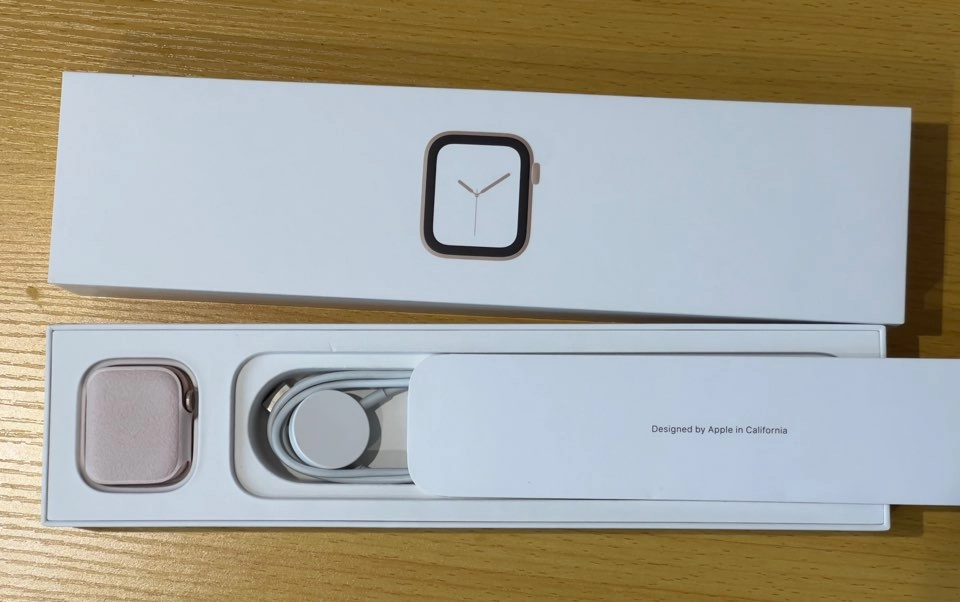 애플워치 Series 4 골드 알루미늄 케이스 40mm 이미지