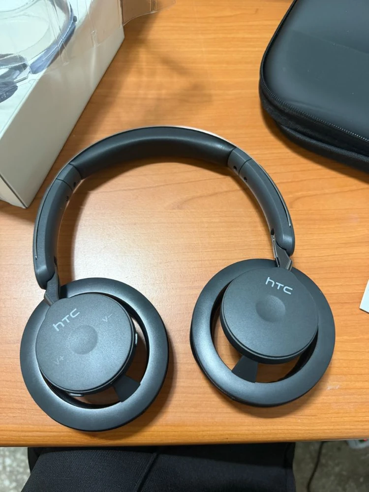 HTC HP06 무선 헤드폰 + 휴대용 파우치 이미지