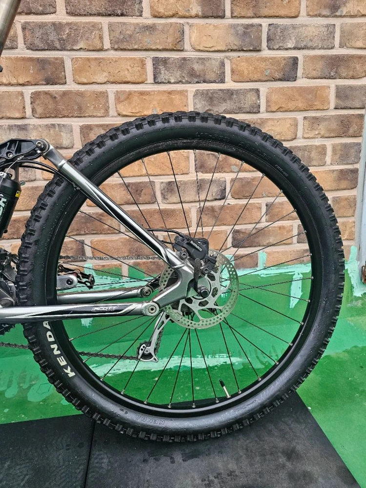 풀서스펜션 MTB 자전거 이미지