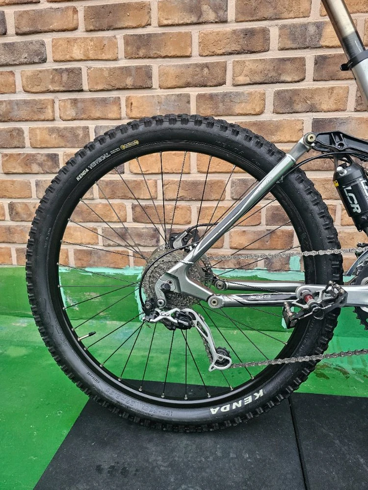 풀서스펜션 MTB 자전거 이미지