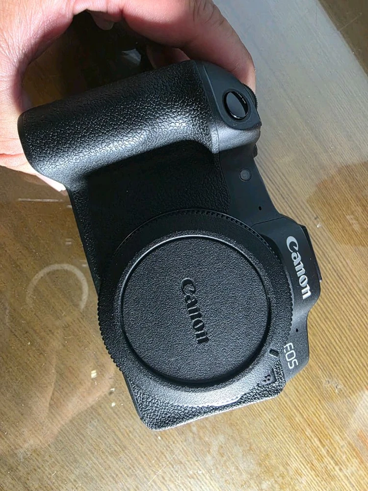 캐논 r8 + rf24-105 f4 팝니다 - 안심되는 중고거래