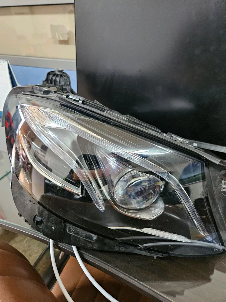 벤츠w213 e300 조수석 중고 헤드라이트 이미지