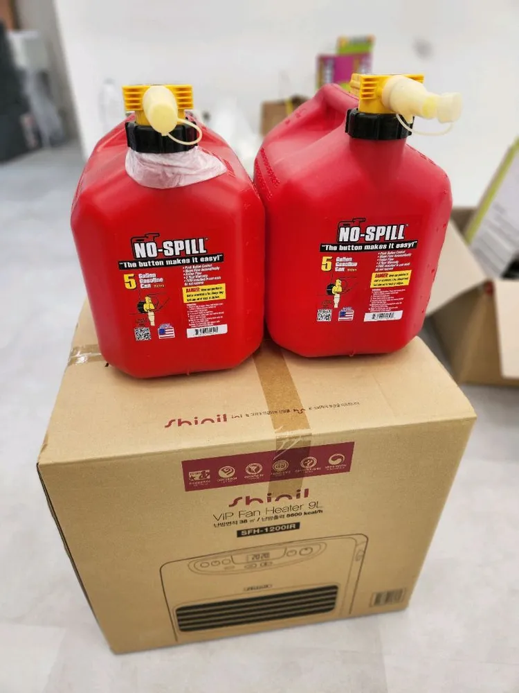 신일 팬히터 SFH-1200IR 풀세트 + NO-SPILL 20L 기름통 2개 + 전용받침대 판매합니다 이미지