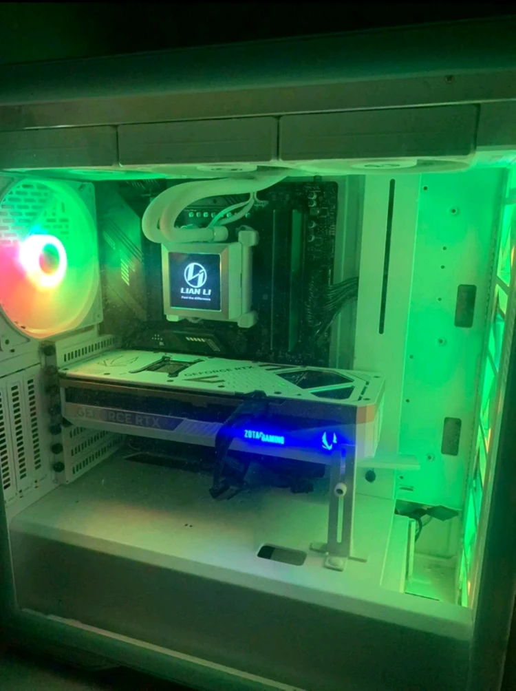 7950x3d rtx 5070ti 게이밍 컴퓨터 본체 이미지