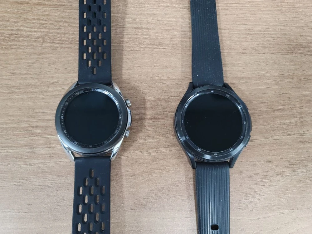 삼성 갤럭시 워치3 41mm GPS 갤럭시 워치4 클래식 46mm LTE 셀룰러 이미지