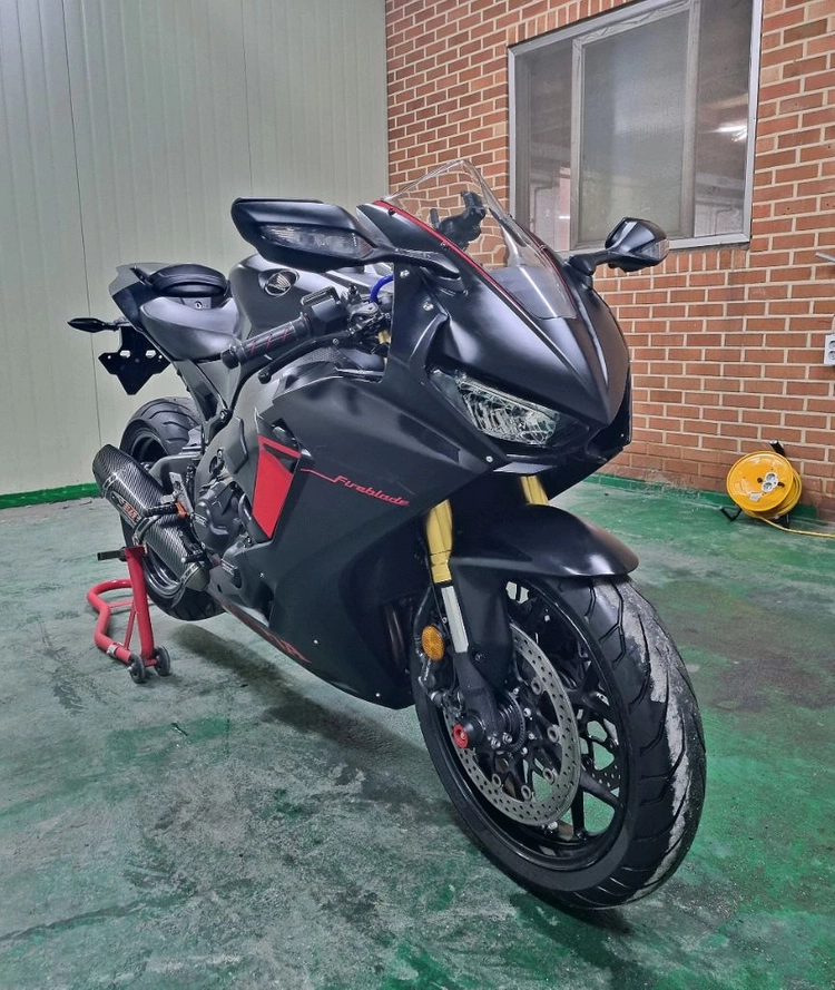 혼다 CBR1000RR/2017년식/3만KM/구변O/검사O/이전가능O 이미지