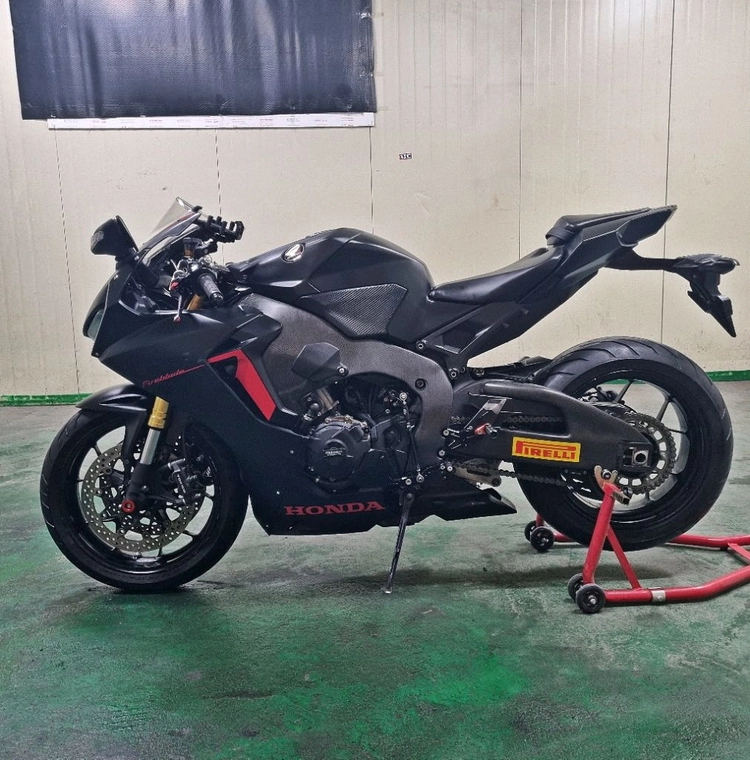 혼다 CBR1000RR/2017년식/3만KM/구변O/검사O/이전가능O 이미지