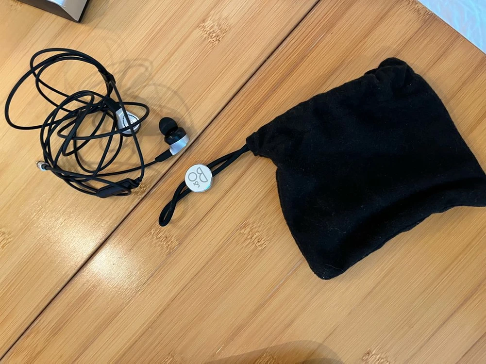 뱅앤올룹슨 Bang & Olufsen 베오플레이 유선 이어폰 등 일괄 - 안심되는 중고거래