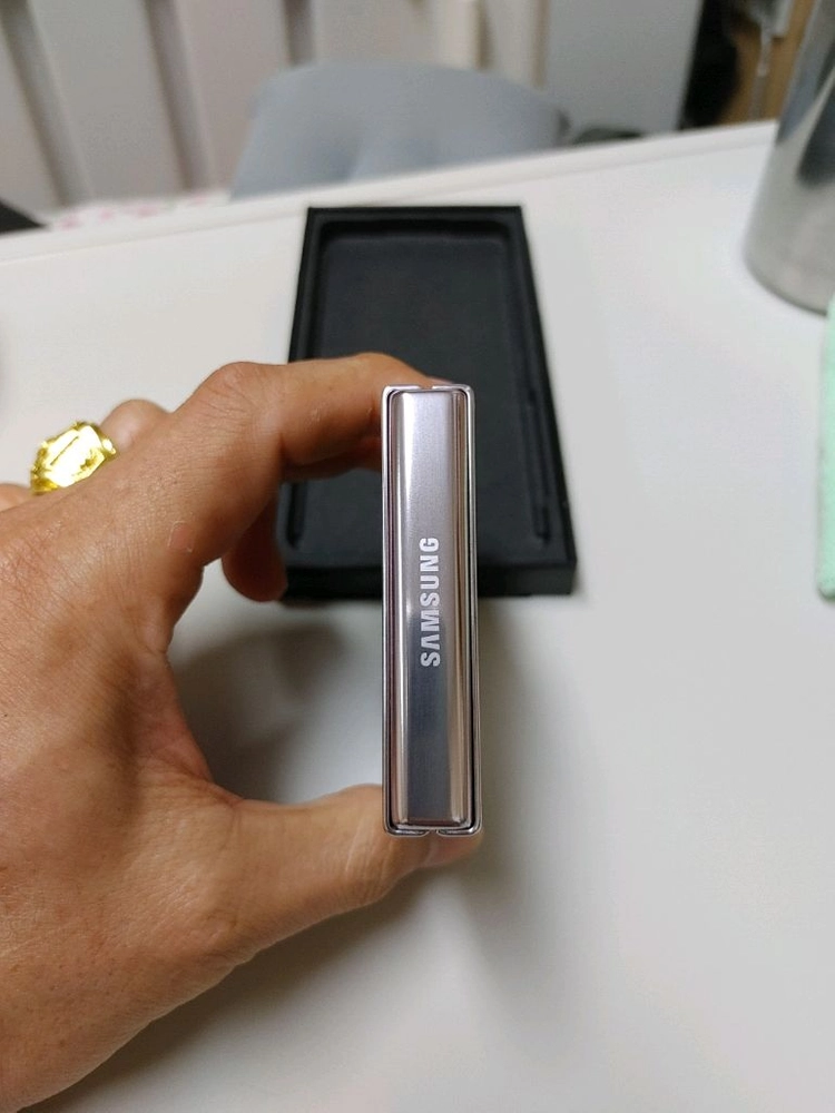 그냥 새폰 ㅡ 갤럭시 Z플립5 512GB + 전체 교체 이미지