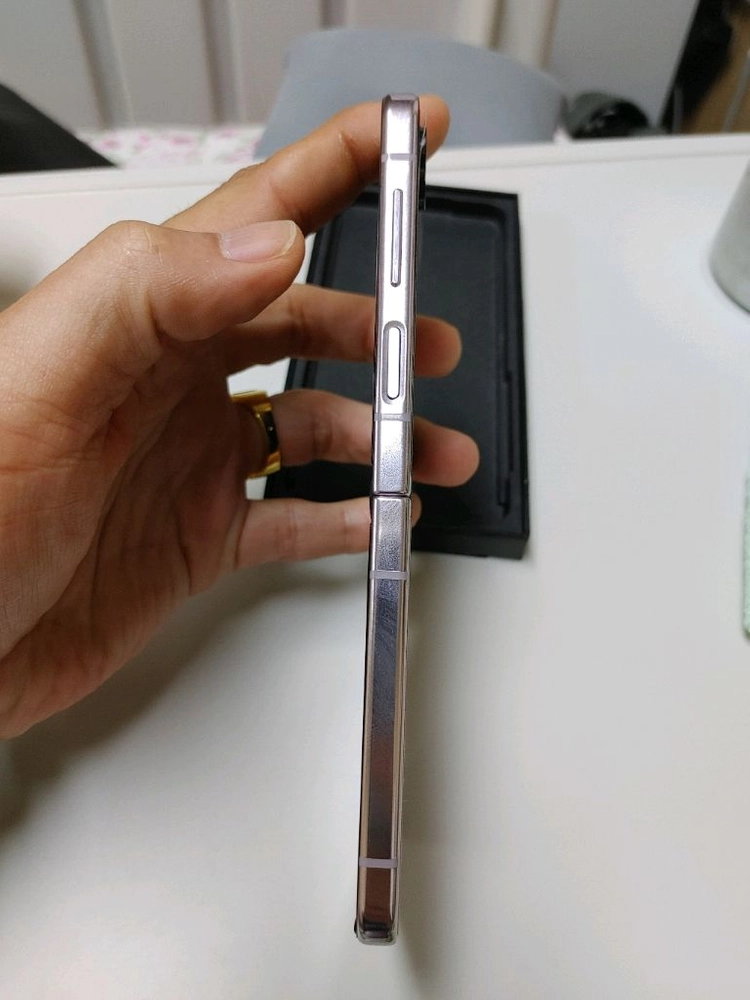 그냥 새폰 ㅡ 갤럭시 Z플립5 512GB + 전체 교체 이미지