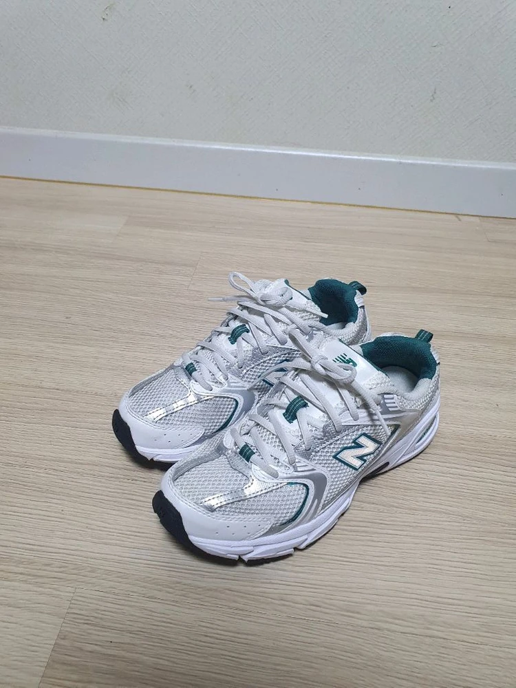 뉴발란스 530 화이트 그린 운동화 245 이미지