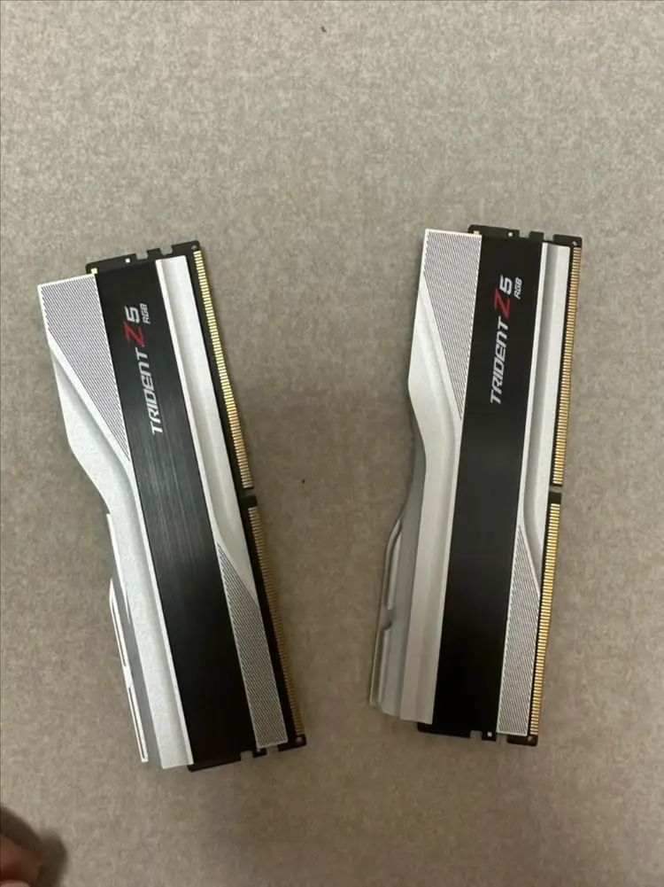 G.Skill Trident Z5 RGB 실버 DDR5 6000 CL36 32GB (16GBx2) 이미지