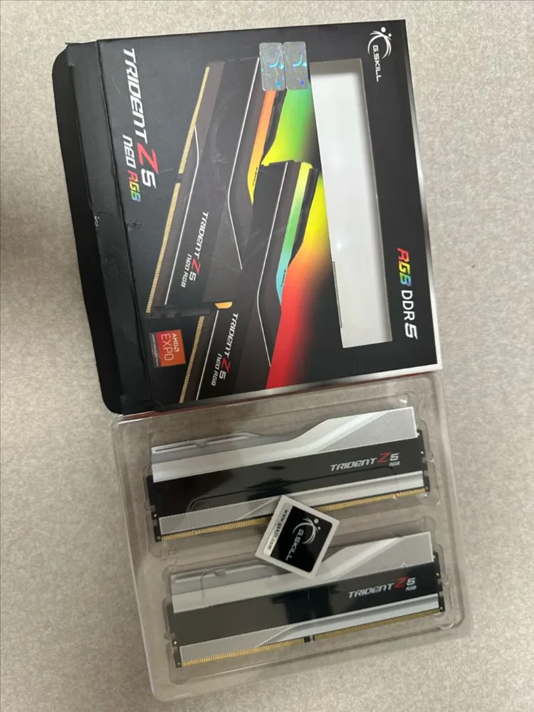 G.Skill Trident Z5 RGB 실버 DDR5 6000 CL36 32GB (16GBx2) 이미지