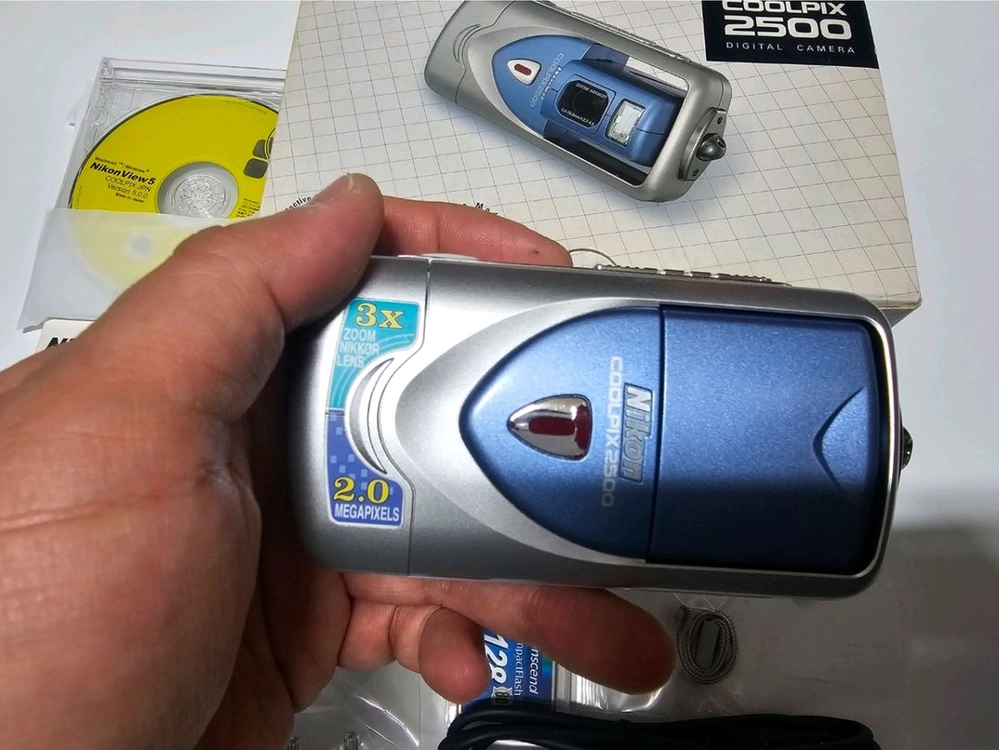 [박스0]니콘 쿨픽스 2500 (올드디카)황조지 카메라 Nikon COOLPIX 2500 나혼산 키 디카 이미지