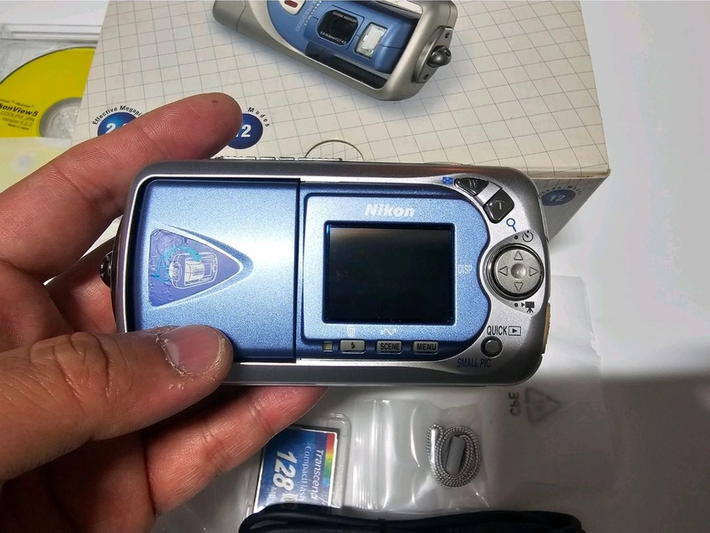[박스0]니콘 쿨픽스 2500 (올드디카)황조지 카메라 Nikon COOLPIX 2500 나혼산 키 디카 이미지