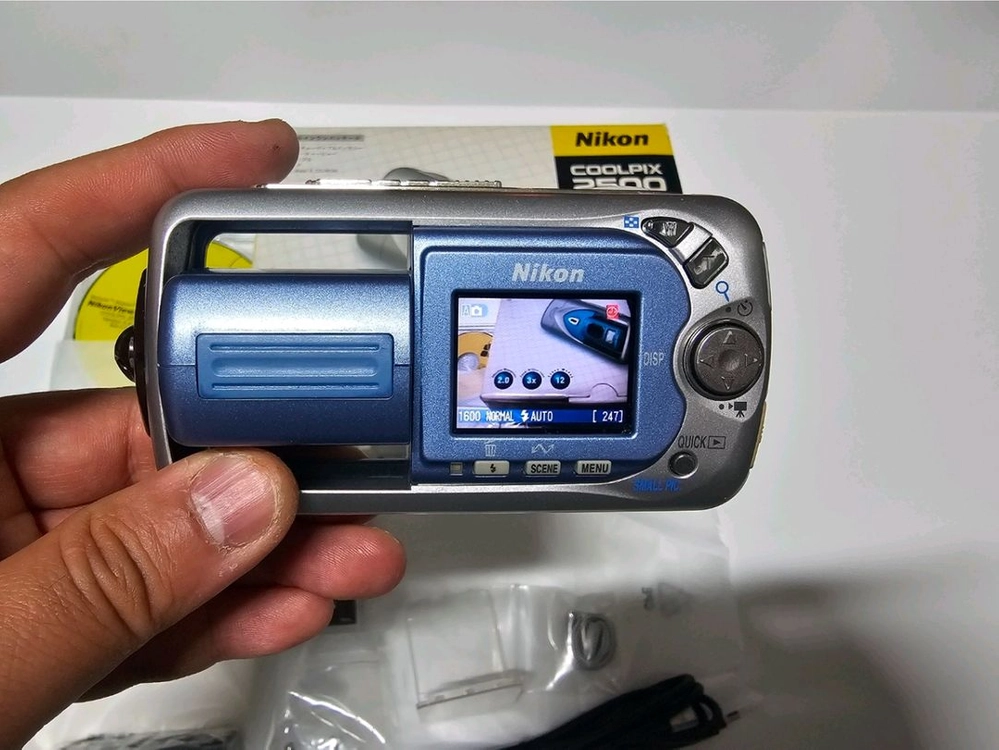 [박스0]니콘 쿨픽스 2500 (올드디카)황조지 카메라 Nikon COOLPIX 2500 나혼산 키 디카 이미지