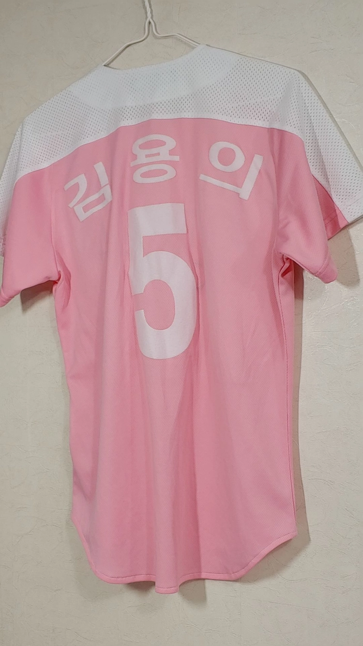 LG 트윈스 김용의 핑크 유니폼 85 이미지