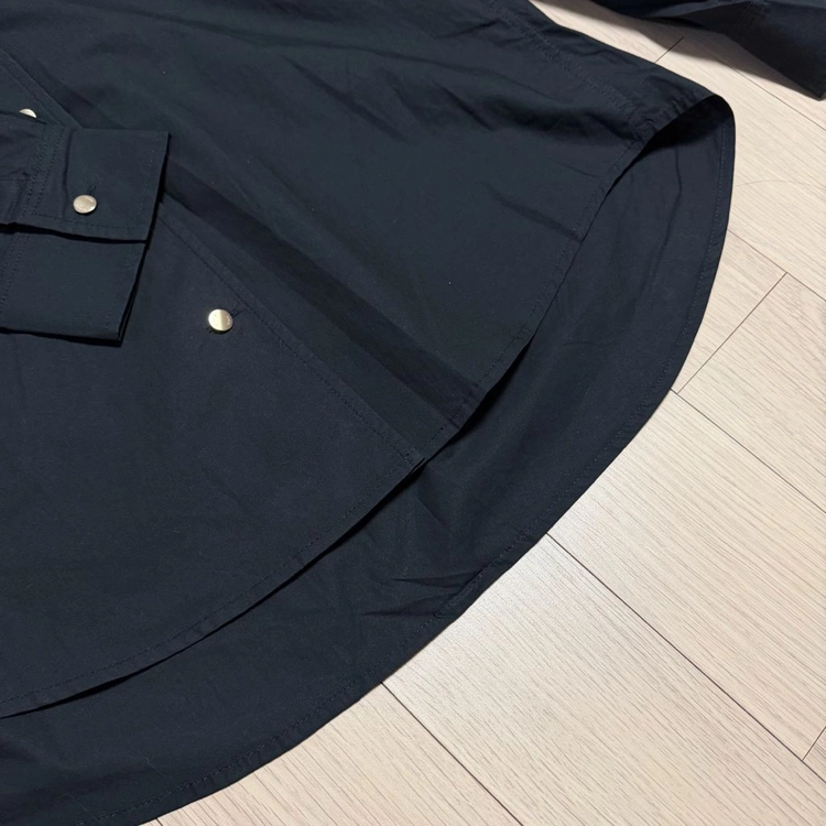 샵엠SHOPM 토리오 셔츠 블랙 바스락코튼브이넥기본검정하객룩출근룩오피스룩 이미지