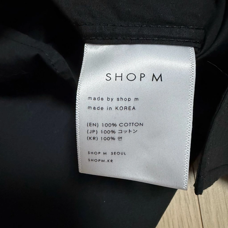 샵엠SHOPM 토리오 셔츠 블랙 바스락코튼브이넥기본검정하객룩출근룩오피스룩 이미지