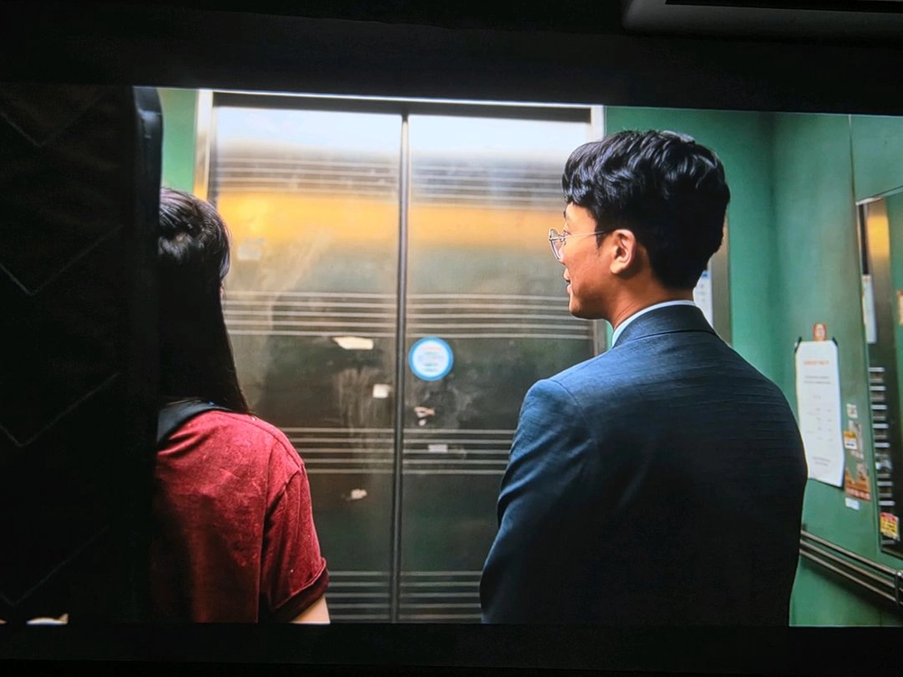 민트급 빔프로젝터 제우스 l1300 블루투스 스피커 포함 이미지