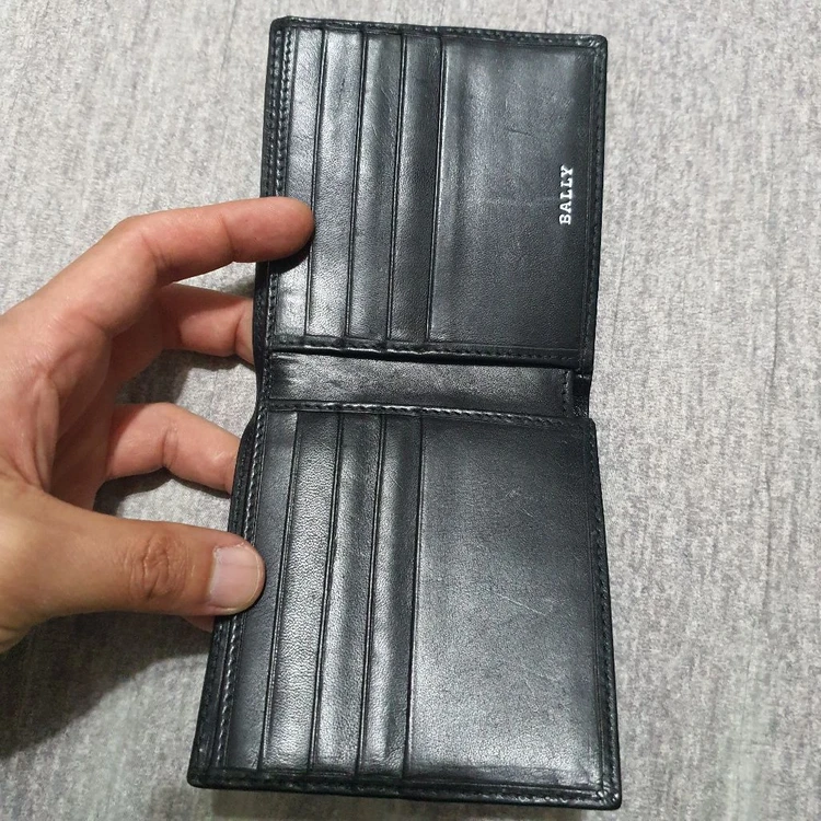 정품 발리 삼선 남자 반지갑 이미지