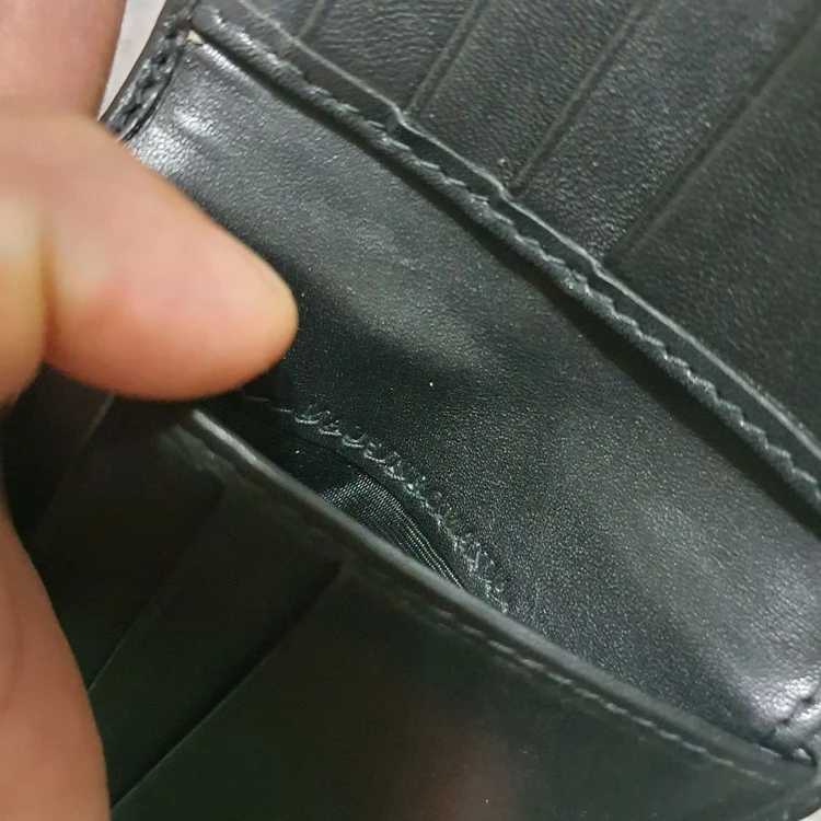 정품 발리 삼선 남자 반지갑 이미지