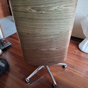 모던 우드 디자인 회전 의자 이미지