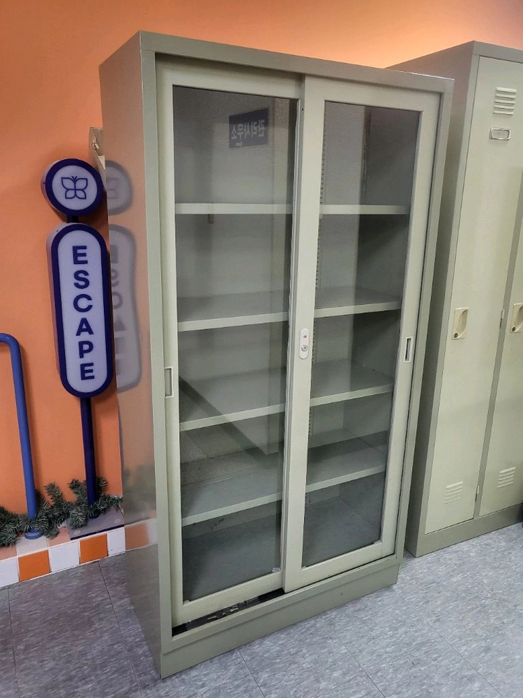 철제캐비넷 철제진열장 철제보관함 철재옷장 철재사물함 파티션 원형테이블 작업탁자 원탁 작업탁자 책상 의자 서랍 이미지