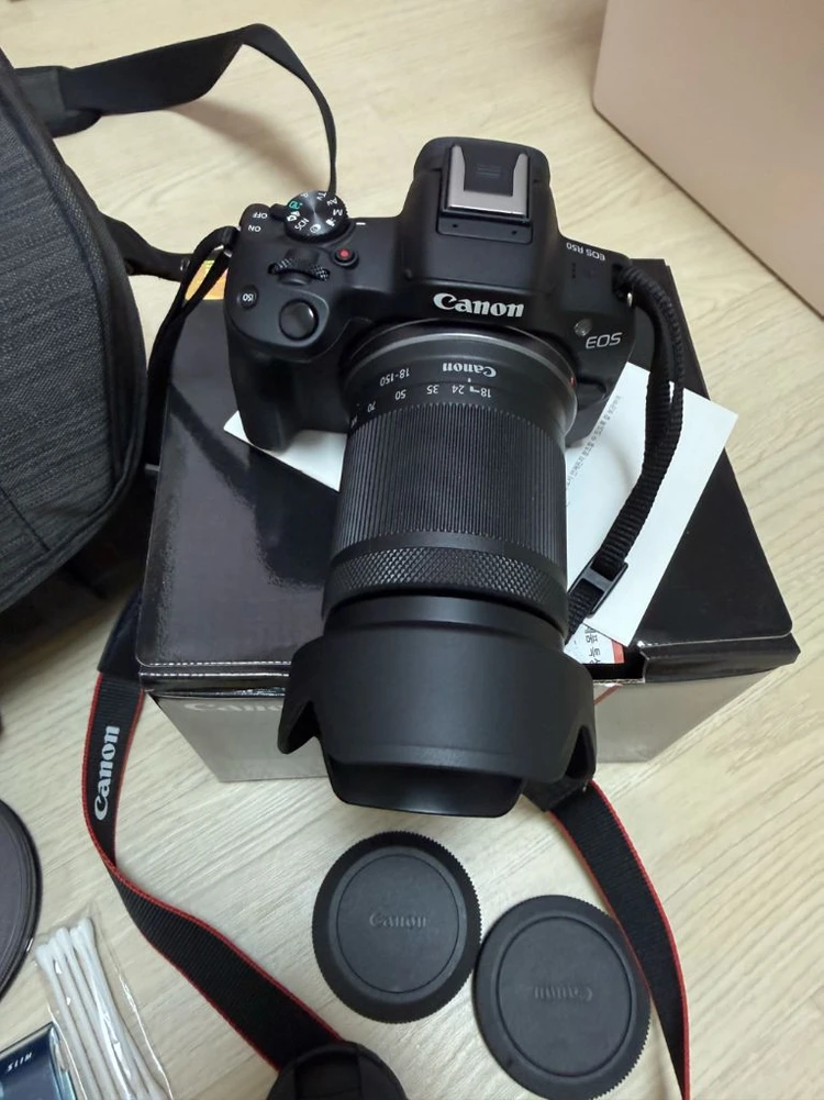 캐논 eos r50 + rfs 18-150렌즈 이미지