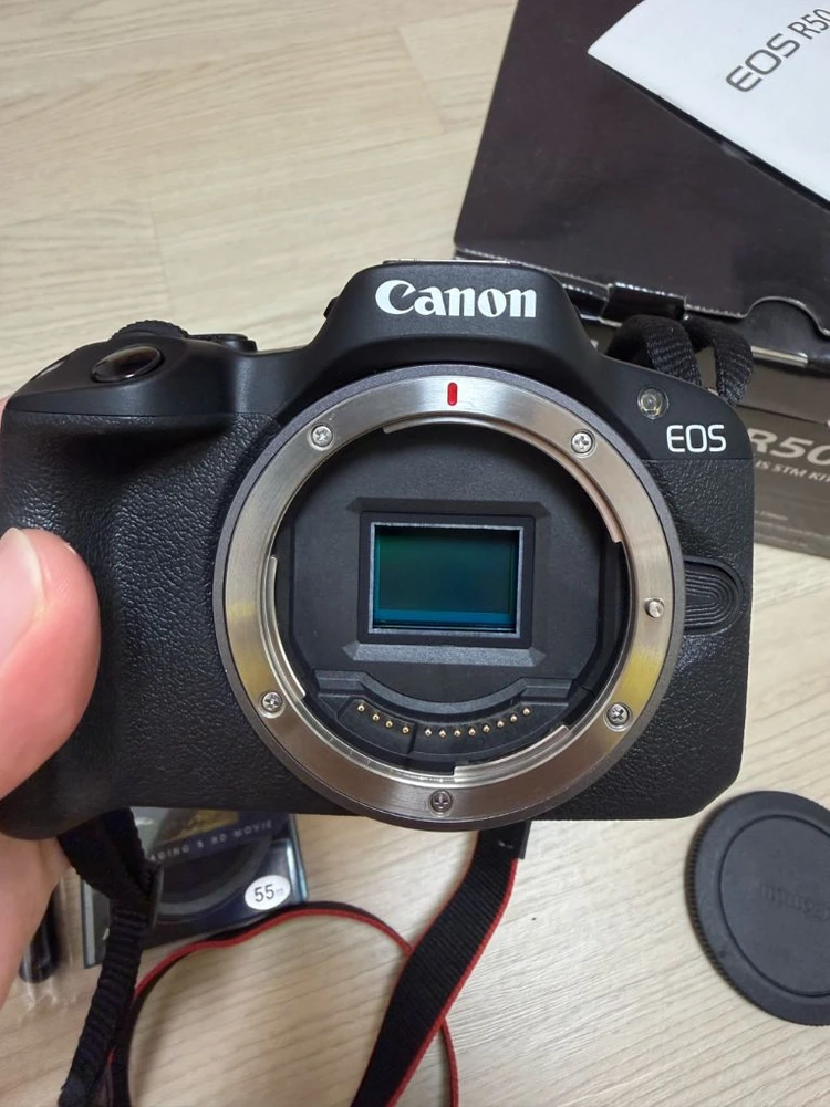 캐논 eos r50 + rfs 18-150렌즈 이미지