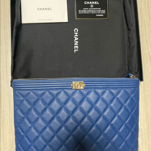 CHANEL 보이샤넬 미듐 클러치 이미지