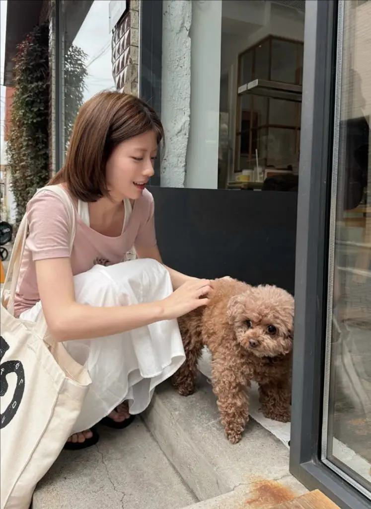 슬로우앤드 제작 미유 원숄더 반팔티셔츠 단종상품/제니오 쉬이즈큐트 더바넷 이미지