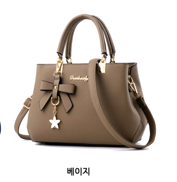 고급 S클래스 여성용 백허그 브랜드 귀여운 리본 장식이 포인트인 브라운 컬러 핸드백 판매해요 이미지