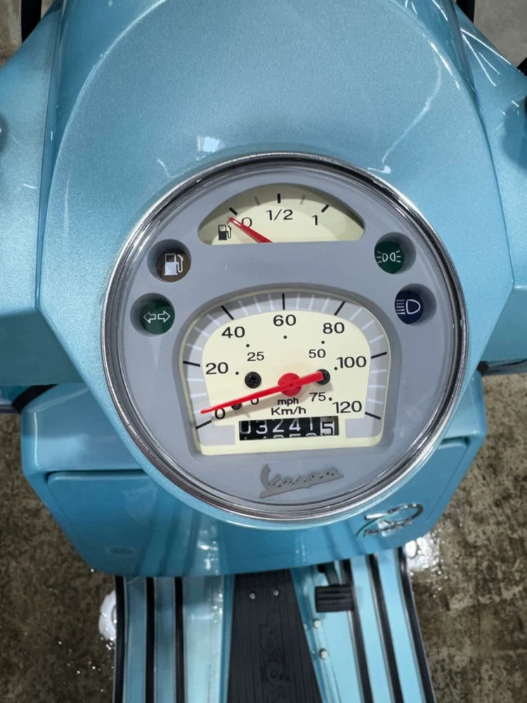 베스파 px125 70주년 한정판 신차급 매물 이미지