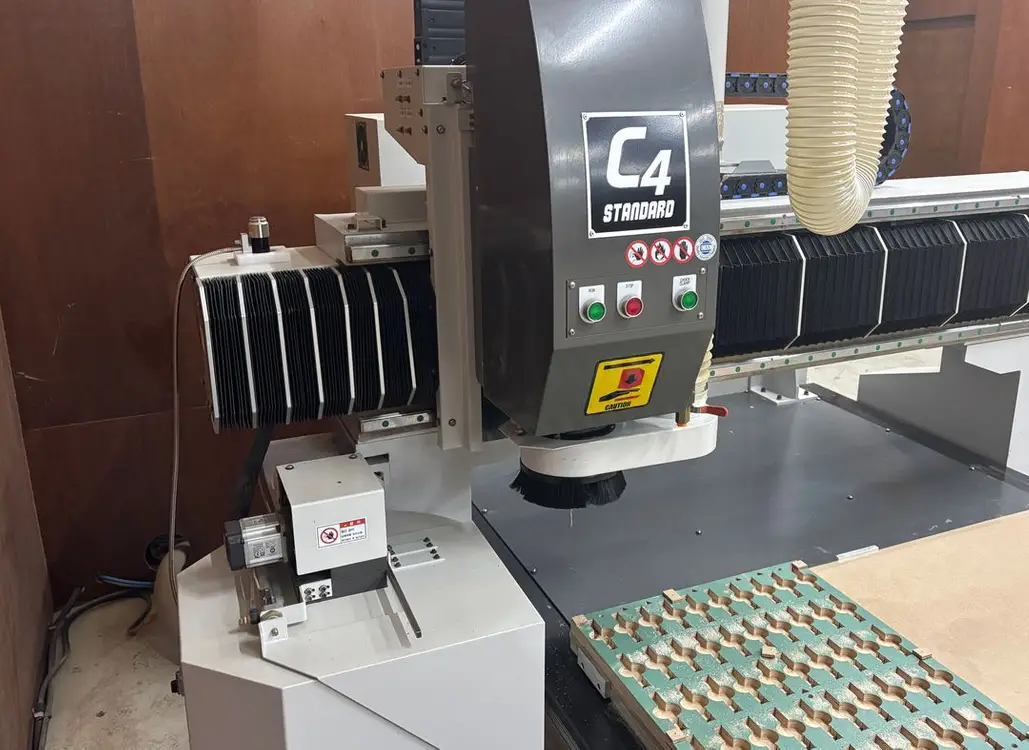 씨원씨앤씨, C4 STANDARD, 신형 CNC 조각기 이미지