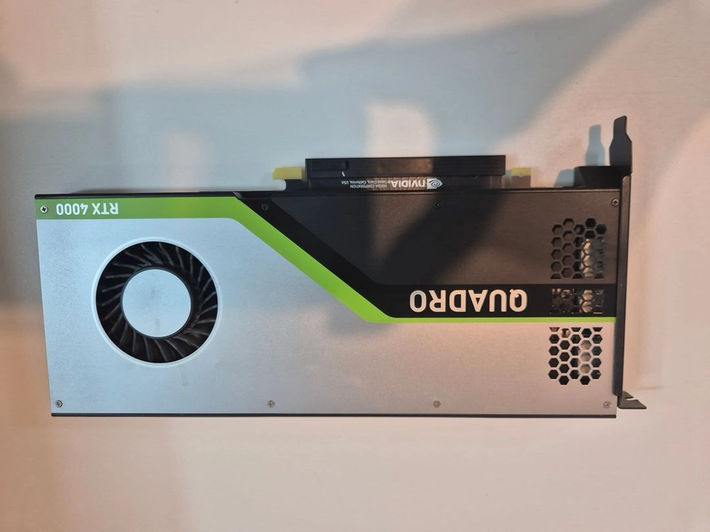 QUADRO RTX 4000 그래픽카드 이미지
